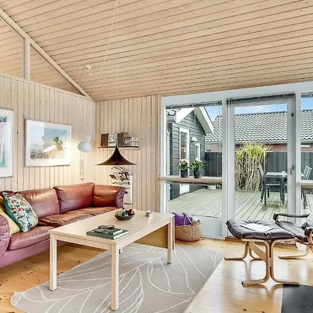 Casa vacanze Lovely In With Kitchen