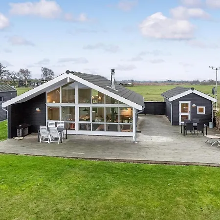 Lovely In With Kitchen Holiday home